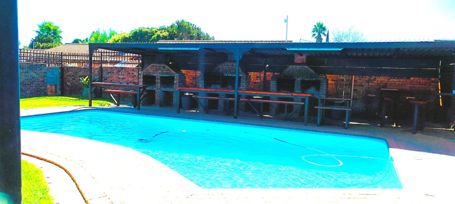 2 Bedroom Property for Sale in Langenhovenpark Free State